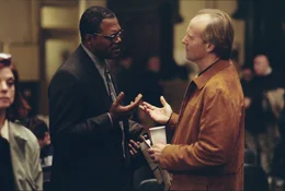 Doyles (Samuel L. Jackson) Mentor (William Hurt, r.) versucht, ihm bei seinen Alkoholproblemen zu helfen.