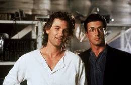 Eines Tages laufen die beiden draufg&auml;ngerischen Cops Lt. Raymond Tango (Sylvester Stallone, r.) und Lt. Gabriel Cash (Kurt Russell, l.) geradewegs in eine Falle, die sie nicht nur den Job kostet, sondern auch hinter Gitter bringt ...