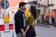 Paco (Milos Vukovic) und Naomi (Nadine Menz) bringen Ferhat mit ihren Zukunftspl&auml;nen ins Nachdenken.