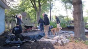 Die Teichbauer einer in Chicago ans&auml;ssigen Firma, die sich auf den Bau von Naturteichen spezialisiert hat, haben einiges zu tun: Die Jungs k&auml;mpfen mit Terminproblemen und m&uuml;ssen alles geben, um ihre beide aktuellen Projekte rechtzeitig fertigzustellen. Mit Erfolg?