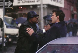 Versicherungsangestellter Doyle (Samuel L. Jackson, l.) ist w&uuml;tend: Er will von Anwalt Gavin (Ben Affleck, r.) seine verlorene Zeit zur&uuml;ck.