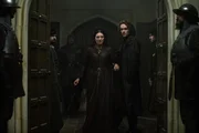 Margaret Beaufort (Michelle Fairley, l.); Henry VII. (Jacob Collins-Levy, r.)
