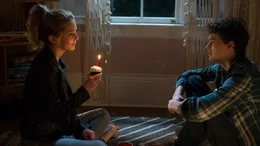 Jessica Rothe (Tree Gelbman), Israel Broussard (Carter Davis).