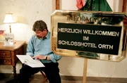 "Schlosshotel Orth", "Verliebt, verlobt, verheiratet." Wenzel, Franzl und Dr. Marion Fabian verbringen gemeinsam eine Nacht auf der Alm. Wenzel und Marion kommen sich sehr nahe. Bernhard will seiner reichen Erbtante Irmgard seine angebliche Verlobte Gitti vorstellen. Doch der Genuss einer Fischsuppe hat schwere Folgen. "Schlosshotel Orth", "Verliebt, verlobt, verheiratet." Wenzel, Franzl und Dr. Marion Fabian verbringen gemeinsam eine Nacht auf der Alm. Wenzel und Marion kommen sich sehr nahe. Bernhard will seiner reichen Erbtante Irmgard seine angebliche Verlobte Gitti vorstellen. Doch der Genuss einer Fischsuppe hat schwere Folgen.
