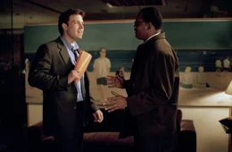 Lediglich ein Blechschaden, aber mit fatalen Folgen: Doyle Gipson (Samuel L. Jackson, r.) und Gavin Banek (Ben Affleck, l.) ...