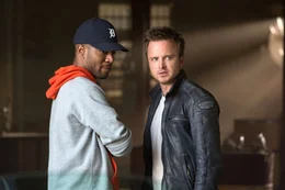 Der Autowerkstatt Besitzer Tobey Marshall (Aaron Paul, r.) und sein Kumpel Benny (Scott Mescudi, l.) lassen sich auf einen illegalen Deal ein, um die Firma von Tobeys verstorbenem Vater  zu retten. Mit ungeahnten Folgen ...