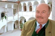 Hans Kraemmer (Josef Schimek). Hans Kraemmer (Josef Schimek).