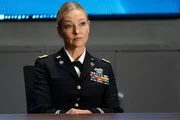 Kari Matchett als Colonel Eve Lazarus