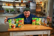 Schnelle Nudeln aus der Tüte: Sebastian Lege nimmt den Inhalt unter die Lupe. Schnelle Nudeln aus der Tüte: Sebastian Lege nimmt den Inhalt unter die Lupe.