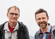 SRF bi de L&uuml;t Wunderland - Lac L&eacute;man - Lavaux Staffel 6, Episode 5 Gruppenbild: Jost Schneider, unser Tierfilmer, erz&auml;hlt Nik Hartmann auf dem Rochers de Naye einiges &uuml;ber sein Spezialgebiet: das Murmeltier