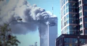 Am 11. September 2011 rast ein Flugzeug in die Twin Towers in New York.