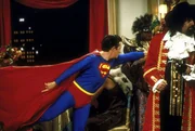 Als Superman verkleidet, ist Mike (Michael J. Fox) der Star. Als Superman verkleidet, ist Mike (Michael J. Fox) der Star.