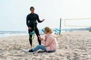 Noah (Arne-Carlos Böttcher) wirft Lena (Amelie Arndt) vor, ihn und Almila aus Eifersucht heimlich gefilmt zu haben. Lena will das nicht auf sich sitzen lassen und löscht das Video. Noah (Arne-Carlos Böttcher) wirft Lena (Amelie Arndt) vor, ihn und Almila aus Eifersucht heimlich gefilmt zu haben. Lena will das nicht auf sich sitzen lassen und löscht das Video.