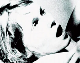 Nach einem Ausflug kehrt die blinde Sarah (Mia Farrow) in ihr Haus zur&uuml;ck. Sie sp&uuml;rt sofort, dass etwas nicht in Ordnung ist. Und wirklich, in dem Geb&auml;ude treibt sich ein unheimlicher M&ouml;rder herum, der bereits mehrere Menschen auf dem Gewissen hat ...