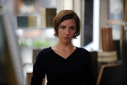 Eva Leupold (Katharina Sch&uuml;ttler) in ihrem Buchladen.