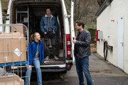 Ein junger Paketzusteller wird erschlagen in seinem Lieferwagen aufgefunden. Als Sub-Unternehmer wollte er am Boom der Paketzusteller-Branche teilhaben. Kommissar Jo Stoll (Peter Ketnath, r.) befragt seine Angestellten &ndash; die alleinerziehende Paketfahrerin Sabine Fichtner (Anja Karmanski) und ihr Sohn Marvin (Joscha Ei&szlig;en, M.) lagen mit dem Chef n&auml;mlich im st&auml;ndigen Clinch.