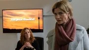 Hat die Verlagschefin Elena Krüger (Jutta Fastian, l.) etwas zu verbergen? Die erste Hauptkriminalkommissarin Martina Seiffert (Astrid M. Fünderich, r.) ermittelt im Mordfall des Chefredakteurs einer Stuttgarter Zeitung. Als Missbrauchsvorwürfe gegen das Opfer aufkommen, verdichten sich die Indizien, dass die Tatperson im Verlagsumfeld zu finden ist. Hat die Verlagschefin Elena Krüger (Jutta Fastian, l.) etwas zu verbergen? Die erste Hauptkriminalkommissarin Martina Seiffert (Astrid M. Fünderich, r.) ermittelt im Mordfall des Chefredakteurs einer Stuttgarter Zeitung. Als Missbrauchsvorwürfe gegen das Opfer aufkommen, verdichten sich die Indizien, dass die Tatperson im Verlagsumfeld zu finden ist.