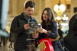 Paul (Colin Jost), Lucy (Alison Brie).