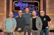 Moderator Kai Pflaume (M.) und seine Rateteam-Kapitäne Bernhard Hoëcker (l.) und Elton (r.) begrüßen in dieser Sendung den Schauspieler Jürgen Vogel (2.v.l.) und den Komiker und Musiker Ralf Schmitz (2.v.r.). Moderator Kai Pflaume (M.) und seine Rateteam-Kapitäne Bernhard Hoëcker (l.) und Elton (r.) begrüßen in dieser Sendung den Schauspieler Jürgen Vogel (2.v.l.) und den Komiker und Musiker Ralf Schmitz (2.v.r.).