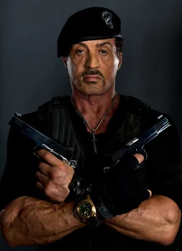 Barney Ross (Sylvester Stallone) ist der Kopf einer Truppe von S&ouml;ldnern, die nichts Geringeres planen, als eine atomare Bedrohung von der Welt abzuwenden ...