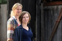 Auf der Ranch: Tessi Breu (Anna Schudt, links) und Eva Leupold (Katharina Sch&uuml;ttler).