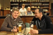 Auch Mike gegen&uuml;ber muss Bamberger zugeben, dass er seine Ziele h&auml;ufig zu hoch steckt. Von links: Roland Bamberger (Horst Kummeth), Patrick Westenrieder (Lucas Bauer), Theresa Brunner (Ursula Erber) und Mike Preissinger (Harry Blank).