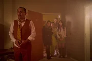 Charles und der Rest der Nighties können es nicht fassen, welches Geheimnis sie aufdecken. Von links: Charles (Adnan Maral), Adriana (Stella Goritzki), Franca (Mariananda Schempp), Rafael (Ben Felipe) und Millie (Tamara Romera Ginés) Charles und der Rest der Nighties können es nicht fassen, welches Geheimnis sie aufdecken. Von links: Charles (Adnan Maral), Adriana (Stella Goritzki), Franca (Mariananda Schempp), Rafael (Ben Felipe) und Millie (Tamara Romera Ginés)