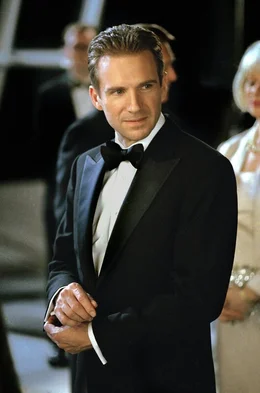 Christopher Marshall (Ralph Fiennes).