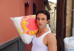 Juan (Gunther Gillian) glaubt, dass er ein Gespenst sieht.