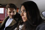 Enrique (Jacob Weigert, l.) entkommt Dr. Weinreb nicht. Der seltsame Psychotherapeut scheint v&ouml;llig den Glauben an die Liebe verloren zu haben. Als Paloma (Maja Maneiro, r.) das mitbekommt, bef&uuml;rchtet sie, dass Enriques Therapie alles noch viel schlimmer macht ...