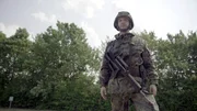 Philip de Homont hat mit 18 Jahren den Kriegsdienst verweigert. Jetzt, mit 40, sieht er die Welt mit anderen Augen und will im Ernstfall sein Land verteidigen können. Deshalb nimmt er mit anderen Freiwilligen an einer militärischen Grundausbildung beim Landeskommando Hessen teil. Philip de Homont hat mit 18 Jahren den Kriegsdienst verweigert. Jetzt, mit 40, sieht er die Welt mit anderen Augen und will im Ernstfall sein Land verteidigen können. Deshalb nimmt er mit anderen Freiwilligen an einer militärischen Grundausbildung beim Landeskommando Hessen teil.