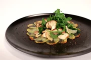Kartoffel-Carpaccio mit Parmesan und Steinpilzen. Kartoffel-Carpaccio mit Parmesan und Steinpilzen.