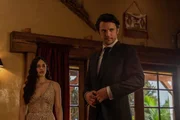 Liz Ortecho (Jeanine Mason, l.); Max Evans (Nathan Dean, r.)