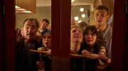 Haben ihr Hotel auch während der härtesten Nachtschicht fest im Griff. Von links: Concierge Charles (Adnan Maral), Küchenchefin Franca (Mariananda Schempp), Securitychefin Adriana (Stella Goritzki), Hotelchefin Millie (Tamara Romera Ginés) und Barkeeper Rafael (Ben Felipe). Haben ihr Hotel auch während der härtesten Nachtschicht fest im Griff. Von links: Concierge Charles (Adnan Maral), Küchenchefin Franca (Mariananda Schempp), Securitychefin Adriana (Stella Goritzki), Hotelchefin Millie (Tamara Romera Ginés) und Barkeeper Rafael (Ben Felipe).