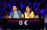 Rateteam-Kapit&auml;n Bernhard Ho&euml;cker (l.) mit der Cellistin Raphaela Gromes (r.).