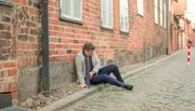 Richard (Florian Odendahl) fl&uuml;chtet sich voller Selbstzweifel in den Alkohol, nachdem Victoria und Lou ihn mit dem Sabotageverdacht konfrontiert haben.