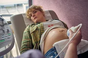 Lena hofft, dass mit dem Baby alles okay ist. Lena hofft, dass mit dem Baby alles okay ist.