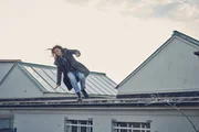 Auf der Suche nach Hinweisen zu ihrer Entführung und dem Verschwinden ihres Kindes geht Alex (Aylin Tezel) über Leichen. Sie ist überzeugt davon, dass sie das Richtige tut, um ihr Kind wiederzufinden. Ihr Chef Paul Nowak sorgt sich um sie und ihre Eigeninitiative. Auf der Suche nach Hinweisen zu ihrer Entführung und dem Verschwinden ihres Kindes geht Alex (Aylin Tezel) über Leichen. Sie ist überzeugt davon, dass sie das Richtige tut, um ihr Kind wiederzufinden. Ihr Chef Paul Nowak sorgt sich um sie und ihre Eigeninitiative.