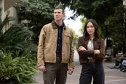 Special Agent Leroy Jethro Gibbs (Austin Stowell, l.); Special Agent Lala Dominguez (Mariel Molino, r.)