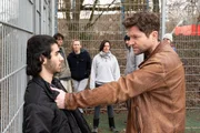 Der Mord an einem jungen Mann führt die Stuttgarter Kommissare in den mafiösen Untergrund Stuttgarts. Das Opfer war Teil einer kriminellen Bande. Kommissar Jo Stoll (Peter Ketnath, r.) knöpft sich den Komplizen Kadir Sabia (Doguhan Kabadayi, l.) vor. Hat dieser seinen Kollegen ermordet, um auf der Karriereleiter der Gangsterorganisation ein Stück nach oben zu klettern? Der Mord an einem jungen Mann führt die Stuttgarter Kommissare in den mafiösen Untergrund Stuttgarts. Das Opfer war Teil einer kriminellen Bande. Kommissar Jo Stoll (Peter Ketnath, r.) knöpft sich den Komplizen Kadir Sabia (Doguhan Kabadayi, l.) vor. Hat dieser seinen Kollegen ermordet, um auf der Karriereleiter der Gangsterorganisation ein Stück nach oben zu klettern?