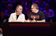 Rateteam-Kapitän Elton (r.) und der Fernsehmoderator und Fernsehproduzent Hugo Egon Balder (l.) bilden ein Rateteam. Rateteam-Kapitän Elton (r.) und der Fernsehmoderator und Fernsehproduzent Hugo Egon Balder (l.) bilden ein Rateteam.