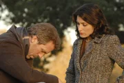 Dr. House (Hugh Laurie, l.) wird von Dr. Lisa Cuddy (Lisa Edelstein, r.) unter Druck gesetzt, endlich einen Entzug zu machen ... Dr. House (Hugh Laurie, l.) wird von Dr. Lisa Cuddy (Lisa Edelstein, r.) unter Druck gesetzt, endlich einen Entzug zu machen ...