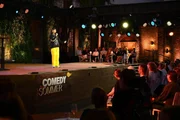 Jungstar Tony Bauer ist zu Gast in dieser Ausgabe des "ZDF Comedy Sommer mit Till Reiners".