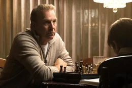 Larry Bloom (Kevin Costner)