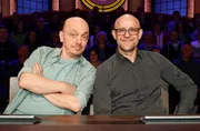 Rateteam-Kapitän Bernhard Hoëcker (l.) und der Schauspieler Jürgen Vogel (r.) bilden ein Rateteam. Rateteam-Kapitän Bernhard Hoëcker (l.) und der Schauspieler Jürgen Vogel (r.) bilden ein Rateteam.