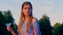 Elspeth Catton (Rosamund Pike)