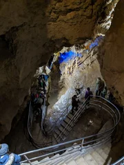 Gäste besuchen die Pottensteiner Tropfsteinhöhle. Gäste besuchen die Pottensteiner Tropfsteinhöhle.