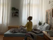 Lucy (Lea Zoe Voss) ahnt noch nicht, dass ihr Schwarm gleich ihre Hilfe brauchen wird. Lucy (Lea Zoe Voss) ahnt noch nicht, dass ihr Schwarm gleich ihre Hilfe brauchen wird.