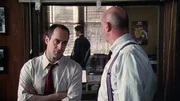 Captain Donald Cragen (Dann Florek) und Detective Elliot Stabler (Christopher Meloni) Captain Donald Cragen (Dann Florek) und Detective Elliot Stabler (Christopher Meloni)