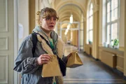 Lenas (Anna Schimrigk) Jura-Prüfung lief im wahrsten Sinne des Wortes zum Kotzen. Lenas (Anna Schimrigk) Jura-Prüfung lief im wahrsten Sinne des Wortes zum Kotzen.
